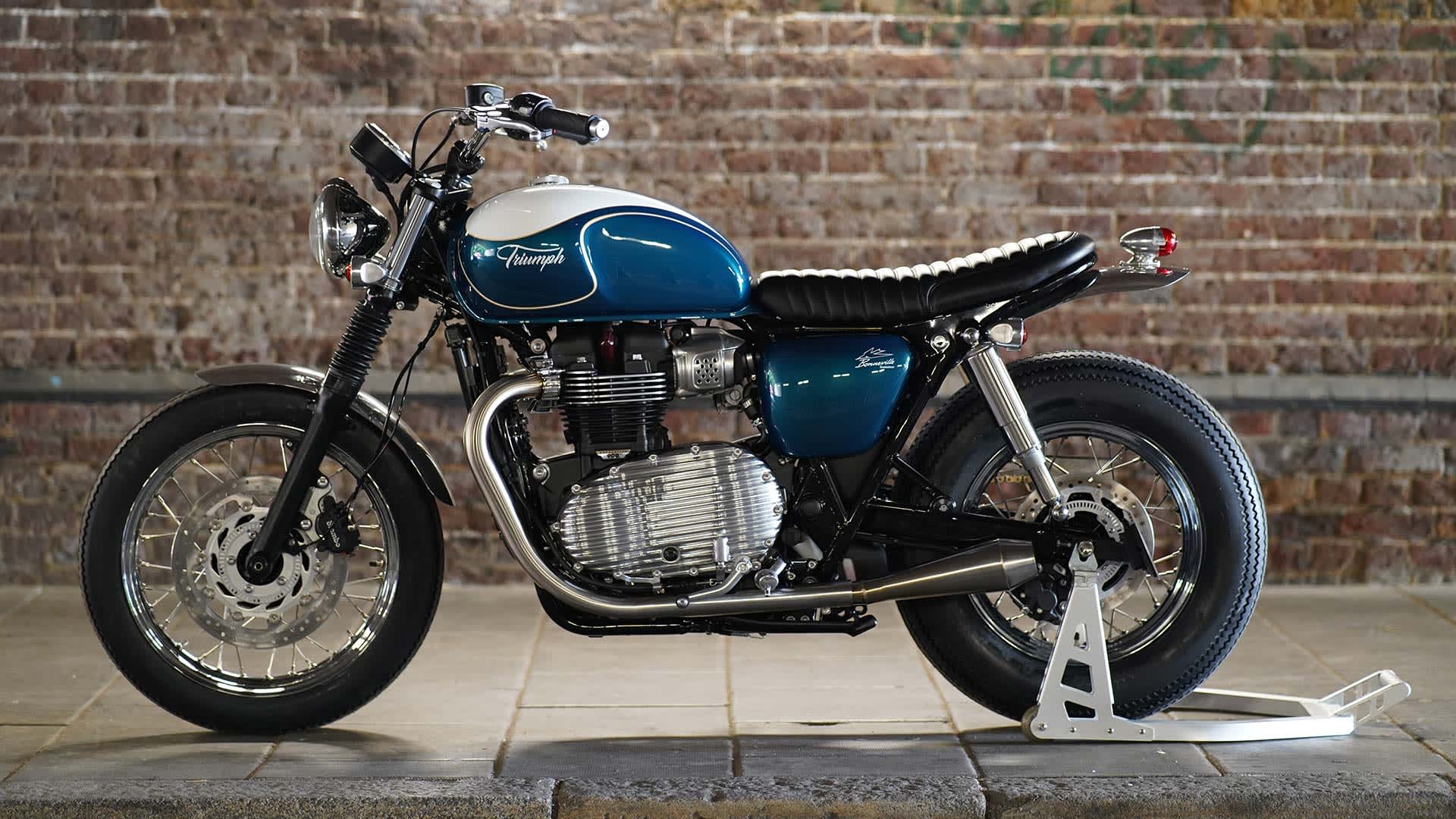☆早い者勝ち☆　珍品　TRIUMPH ST 改造して新機能満載のST United Kingdom | For the Ride
